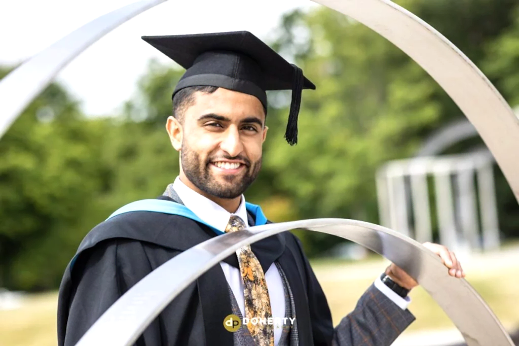 Graduation portraits at Warwick Uni